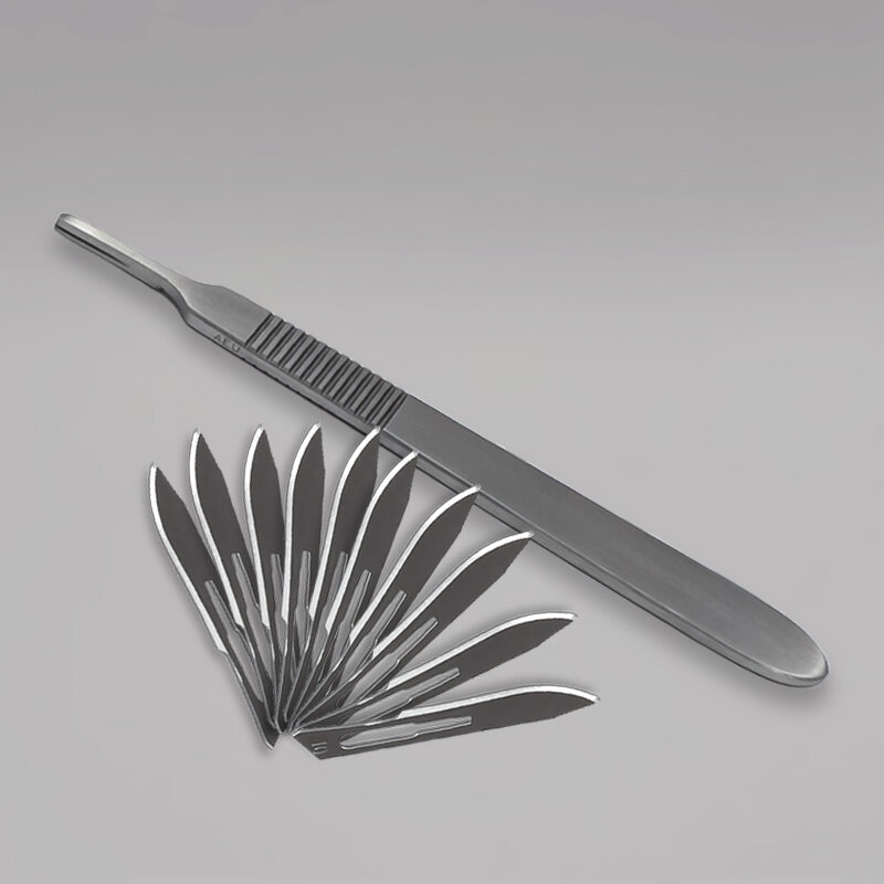 Skalpellhalter mit 10 Klingen
