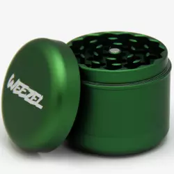 Premium Aluminium Grinder / Kräutermühle mit 4-Stufen und WEEZEL Logo von Hombre SUK